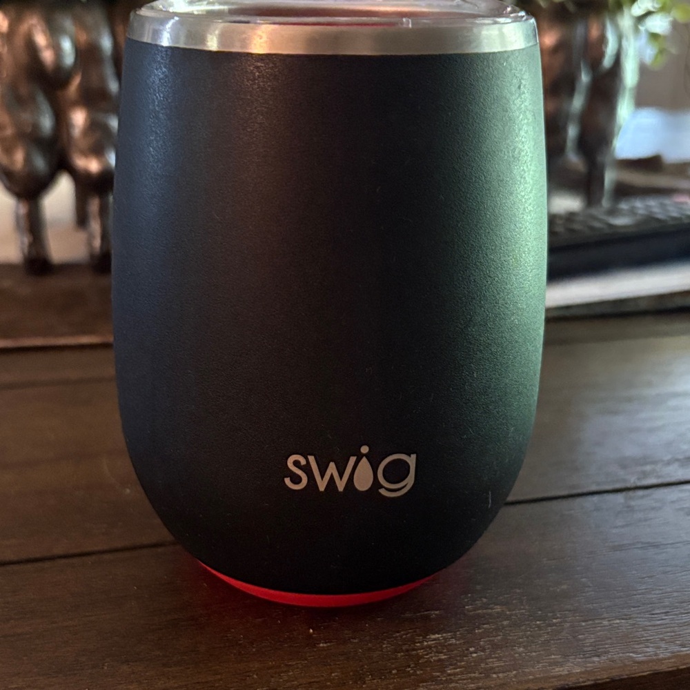 Swig Tumbler with Red Lid